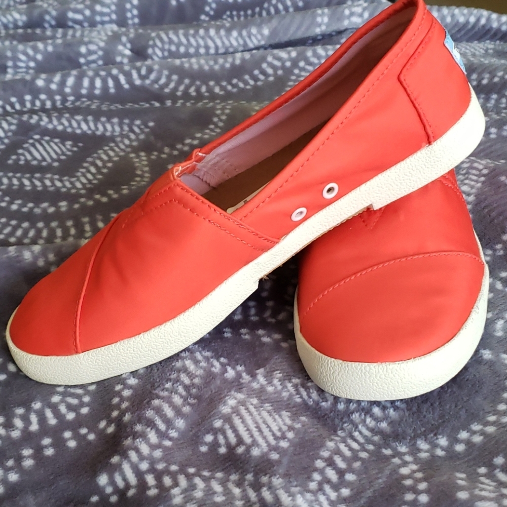 Nylon Avalon Toms sz 7